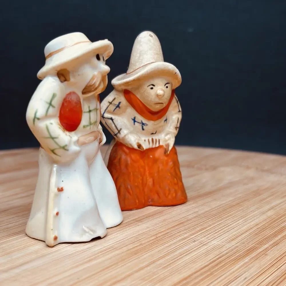Vintage Japan Western Gunslinger Cowboy Salt & Pepper Shakers Pair